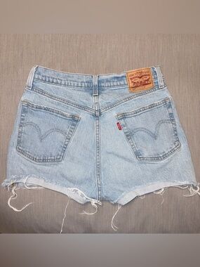 Levi’s 501 Light Wash High Rise Denim Shorts 27” Waist